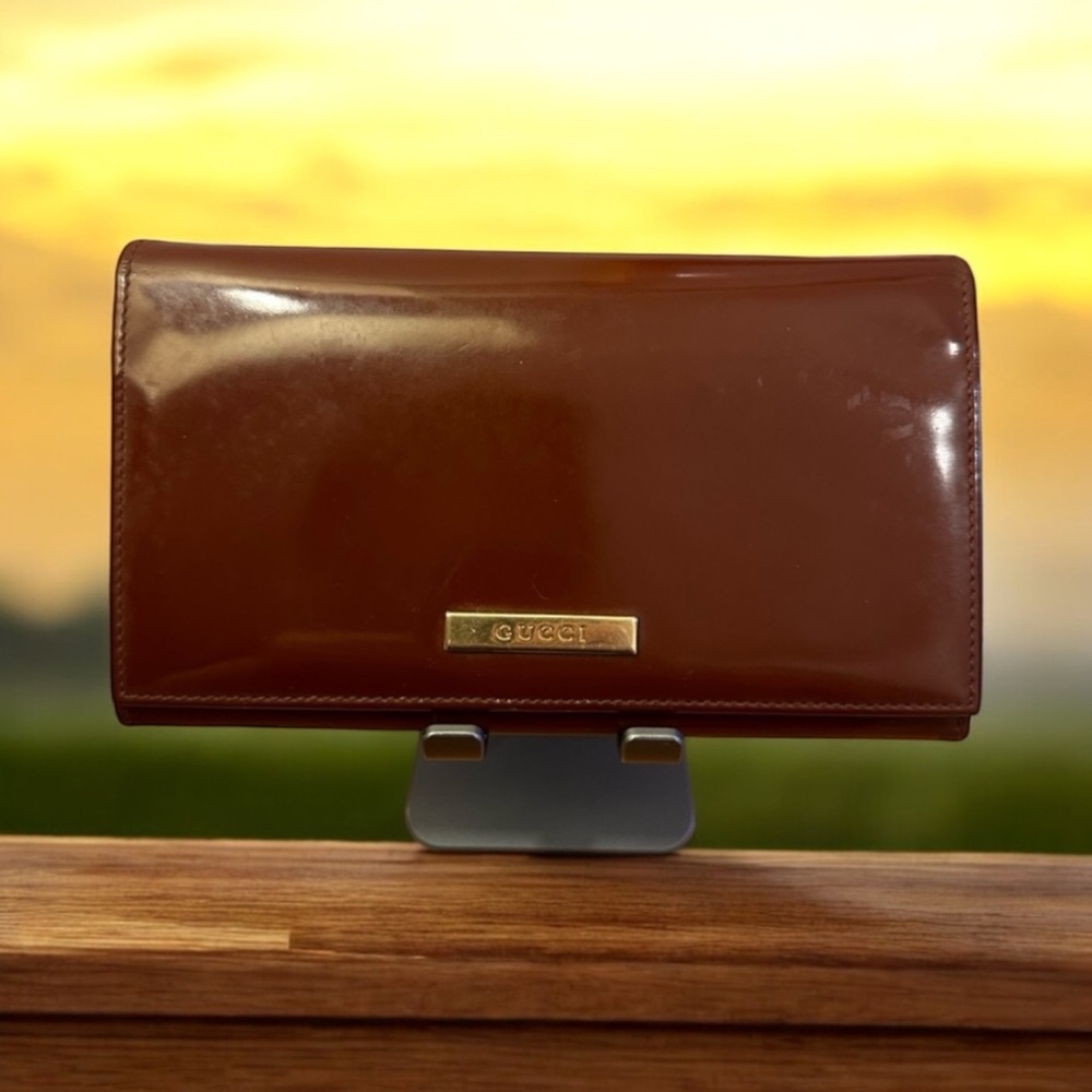 Gucci Brown Patent Leather Kisslock Long Wallet. EUC.